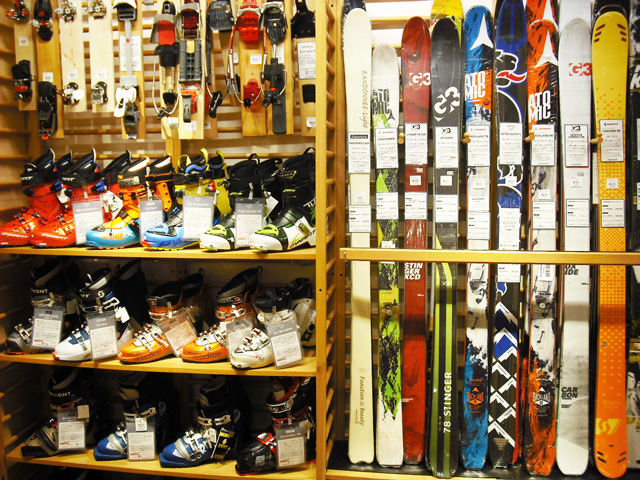 モンベル山形店で山スキー用品特売中 店舗 モンベル
