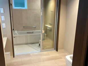 車いすの方でも利用しやすいC棟バストイレ画像