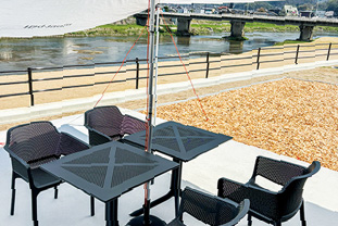 テーブルチェアの寄りの画像