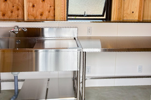 ユニットキャンプサイト内の調理スペースの画像