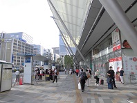 東京駅八重洲南口を出て