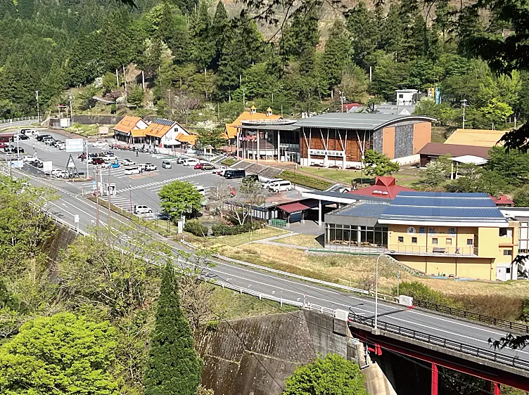 道の駅「星のふる里ふじはし」（いび川温泉藤橋の湯）